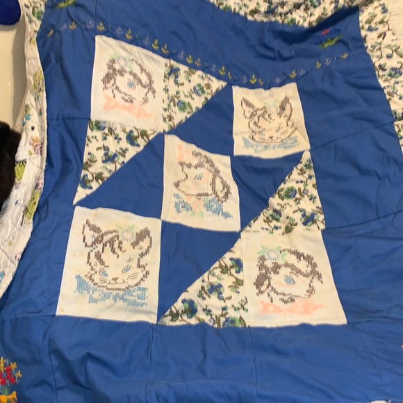 Stunning Vintage home Made baby blanket 50s puppy kitten floral - Picture 1 of 12